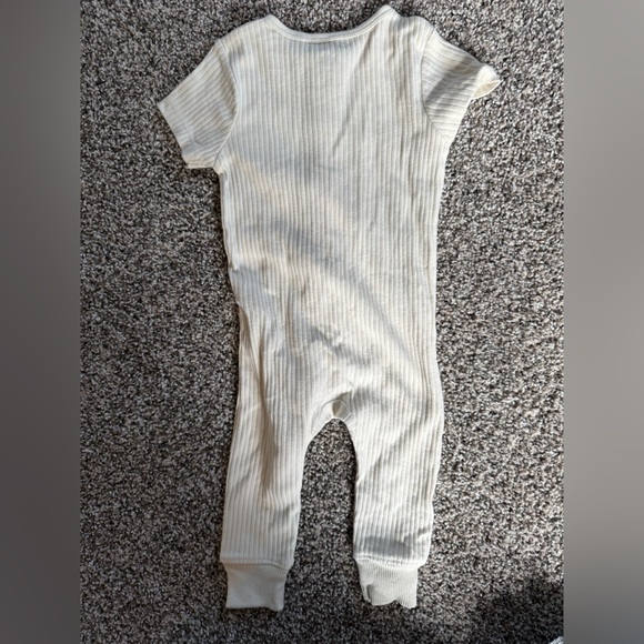 Cloud Island Baby Girl Baby Boy Neutral Cream Ribbed Footie Size 6-9 Months - Picture 3 of 3